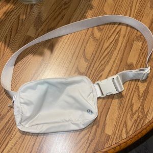 lululemon cream everywhere belt bag perfect condition